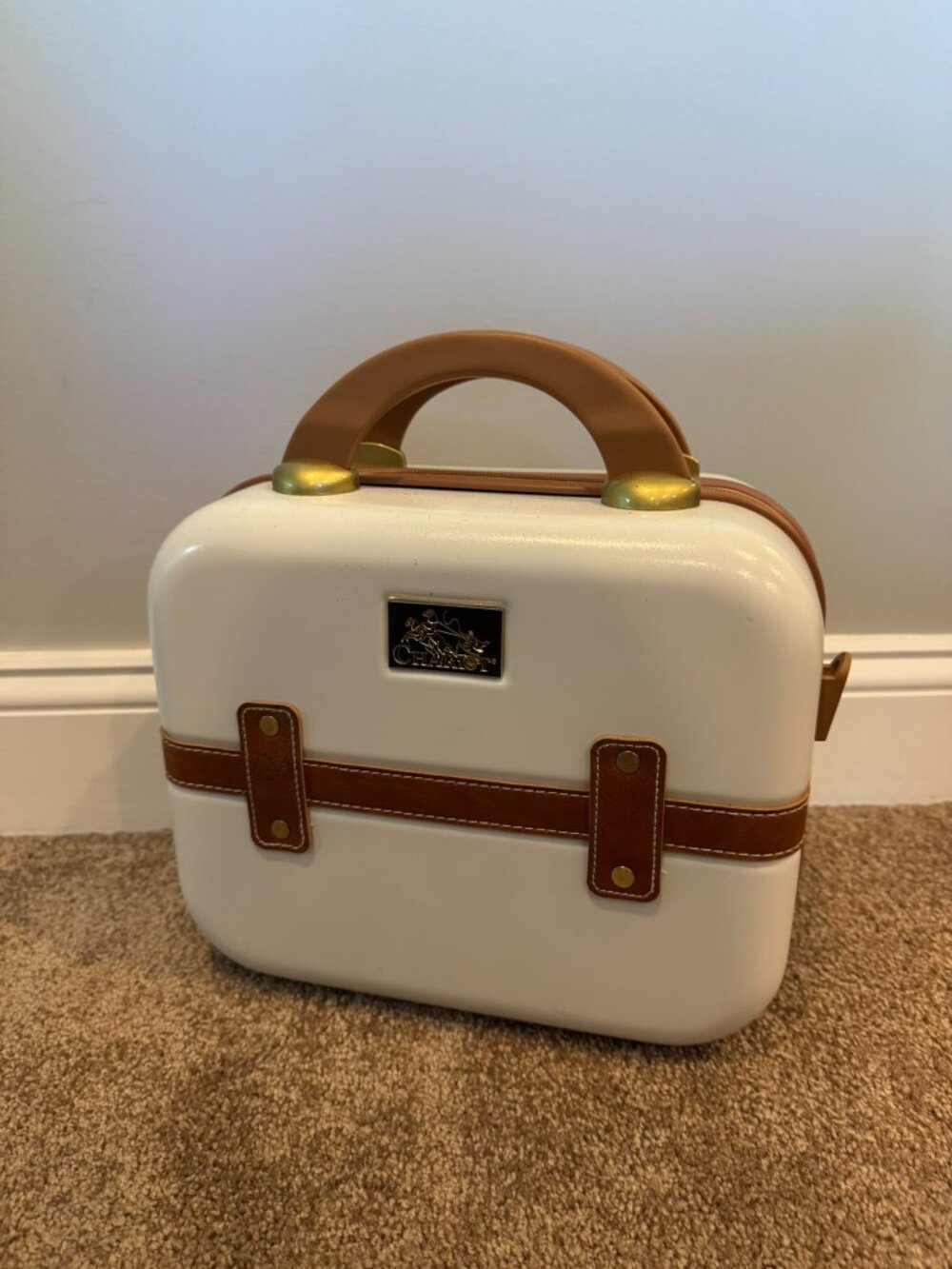 White and Brown Gatsby Vintage-Like Trunk Style Cosmetic Case - Brand New